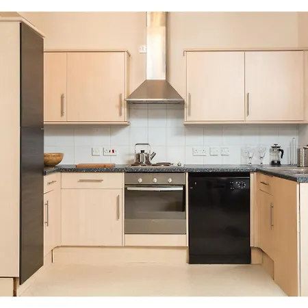 Modern, Light And Spacious City Centre Pad For 4