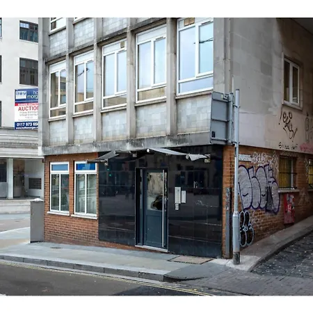 Modern, Light And Spacious City Centre Pad For 4 * Bristol